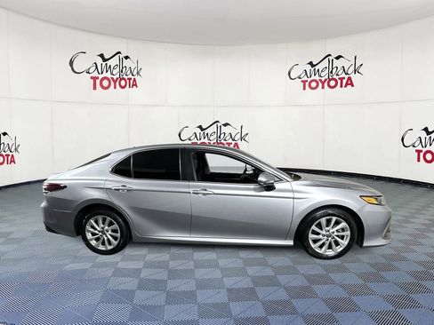 Used 2021 Toyota Camry LE image 9
