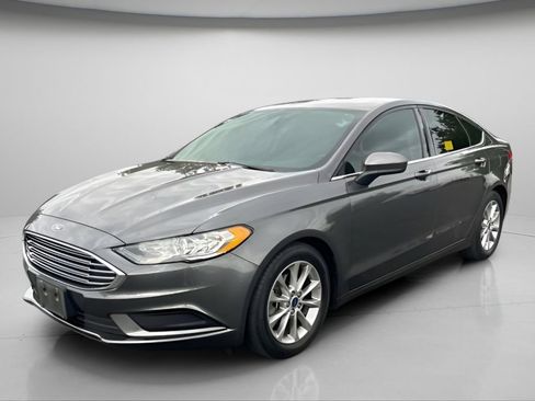 Used 2017 Ford Fusion SE FWD image 9