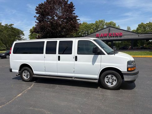 Used 2020 Chevrolet Express 3500 LT w/ LT Preferred Equipment Group RWD image 4