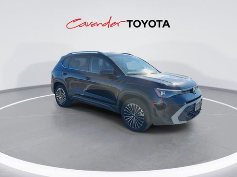 Used 2025 Volkswagen Taos SE FWD image 2