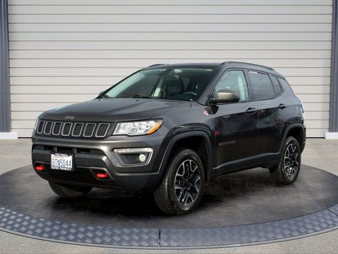 Used 2019 Jeep Compass Trailhawk w/ Cold Weather Group image 3