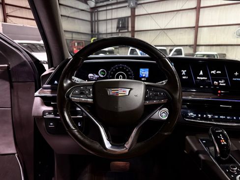 Used 2021 Cadillac Escalade ESV Premium Luxury w/ LPO, Illumination Package AWD/4WD image 33