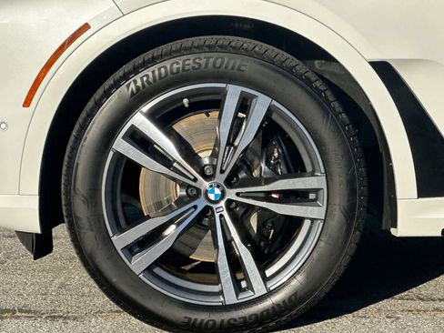 Used 2025 BMW X7 xDrive40i w/ Executive Package image 33