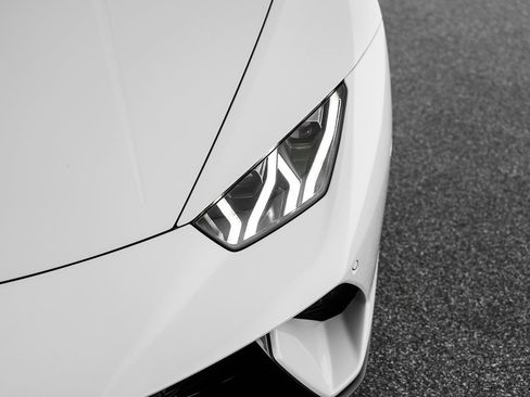 Used 2018 Lamborghini Huracan Performante AWD/4WD image 44