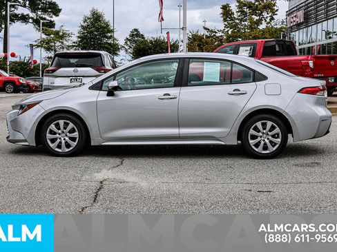 Used 2023 Toyota Corolla LE image 9