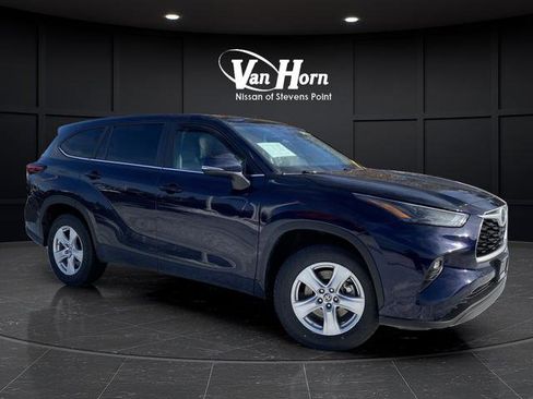 Used 2023 Toyota Highlander LE FWD image 2