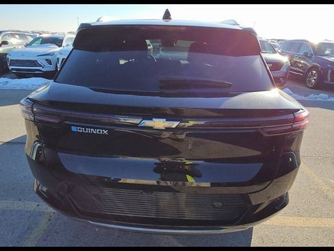 Used 2025 Chevrolet Equinox EV LT image 3