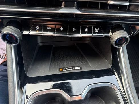 Used 2024 Chevrolet Traverse LT w/ LPO, Floor Liner Package FWD image 26
