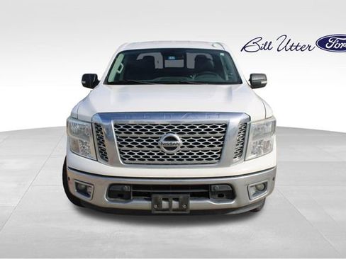 Used 2017 Nissan Titan SV image 2