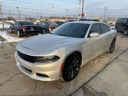Used 2023 Dodge Charger SXT w/ Blacktop Package image 5