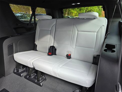 New 2026 Chevrolet Suburban Premier image 21