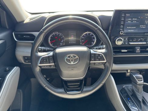 Used 2021 Toyota Highlander LE image 13