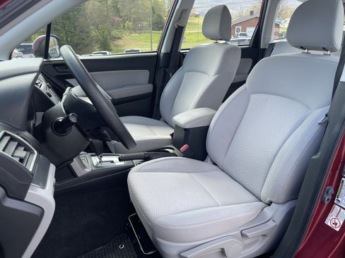 Used 2016 Subaru Forester 2.5i w/ Alloy Wheel Package image 9