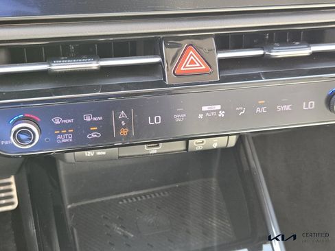 Certified 2023 Kia Niro EX Touring FWD image 24