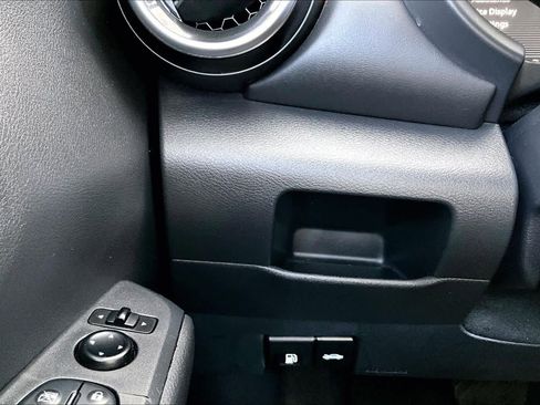 Used 2023 Nissan Kicks SR image 36