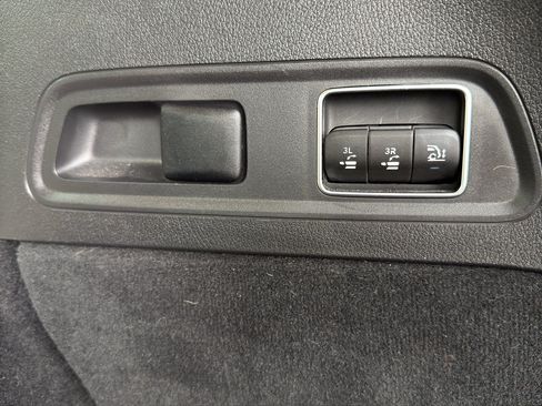 Used 2025 Mercedes-Benz GLS 450 4MATIC image 32