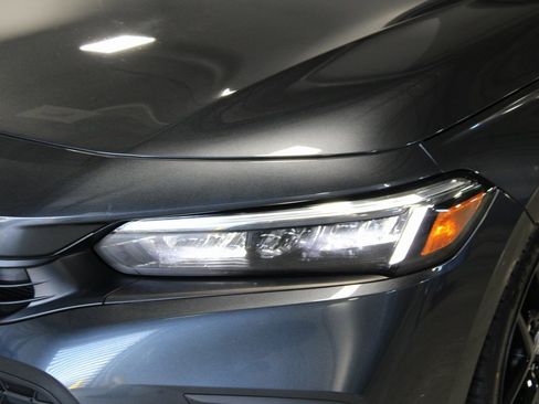 Used 2023 Honda Civic Sport image 2