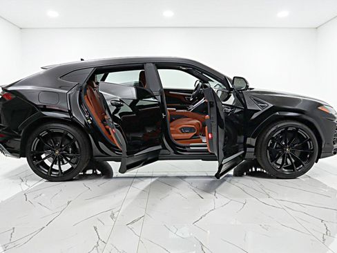 Used 2019 Lamborghini Urus AWD/4WD image 18