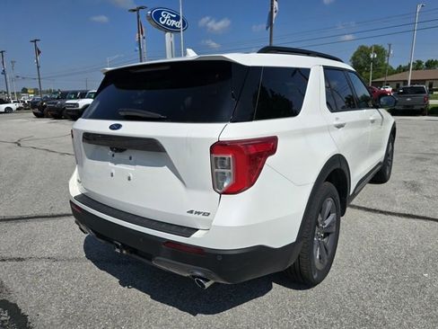 Used 2022 Ford Explorer XLT w/ Equipment Group 202A image 3