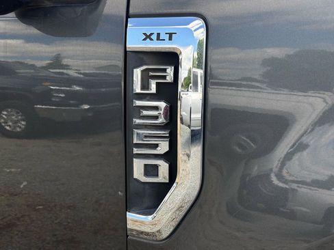 Used 2017 Ford F350 XLT w/ XLT Premium Package AWD/4WD image 3