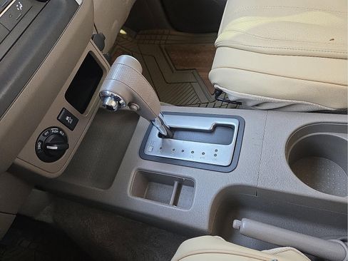 Used 2015 Nissan Frontier SV image 25