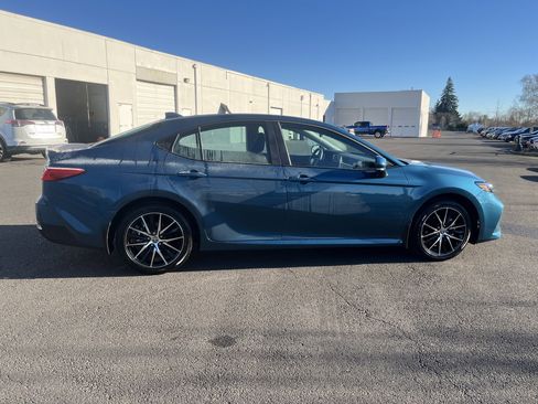 Used 2025 Toyota Camry LE w/ Convenience Package image 6