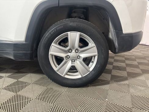 Used 2022 Jeep Compass Latitude AWD/4WD image 49