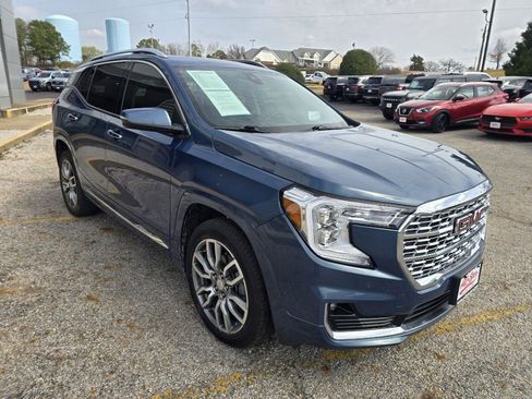 Used 2024 GMC Terrain Denali image 3