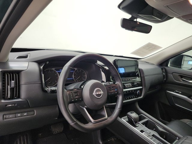 Used 2024 Nissan Pathfinder SL FWD image 26