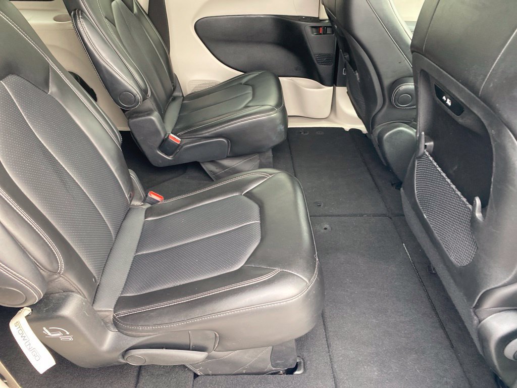 Used 2024 Chrysler Pacifica Touring-L FWD image 24