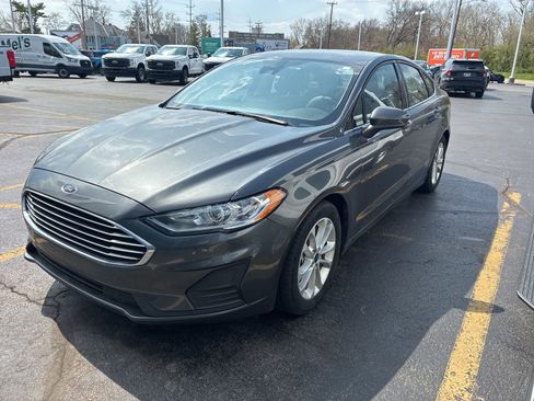 Used 2020 Ford Fusion SE image 1
