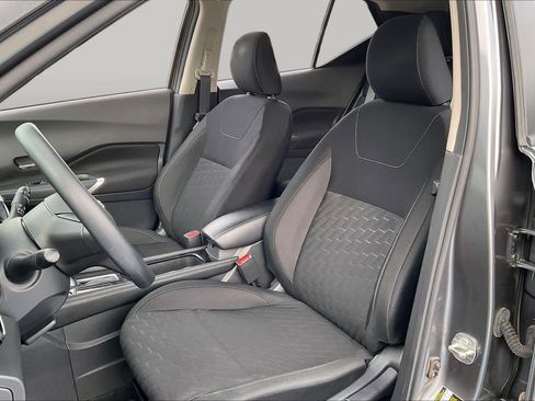 Used 2024 Nissan Kicks SV FWD image 7
