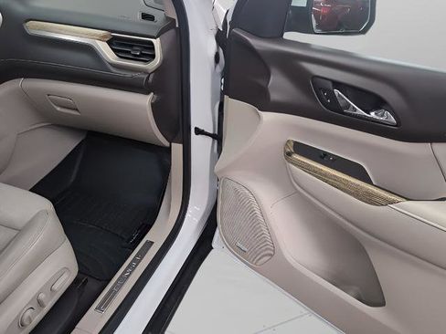 Used 2018 GMC Acadia Denali image 24