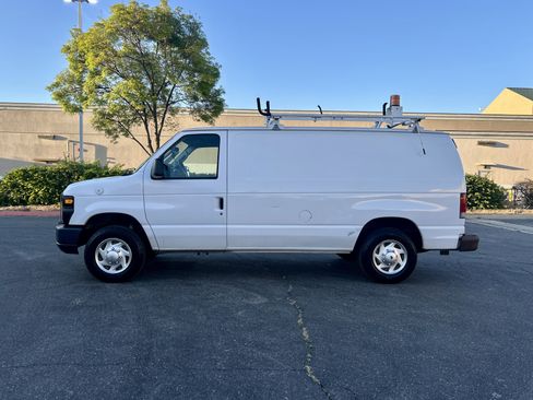 Used 2013 Ford E-150 and Econoline 150 image 2