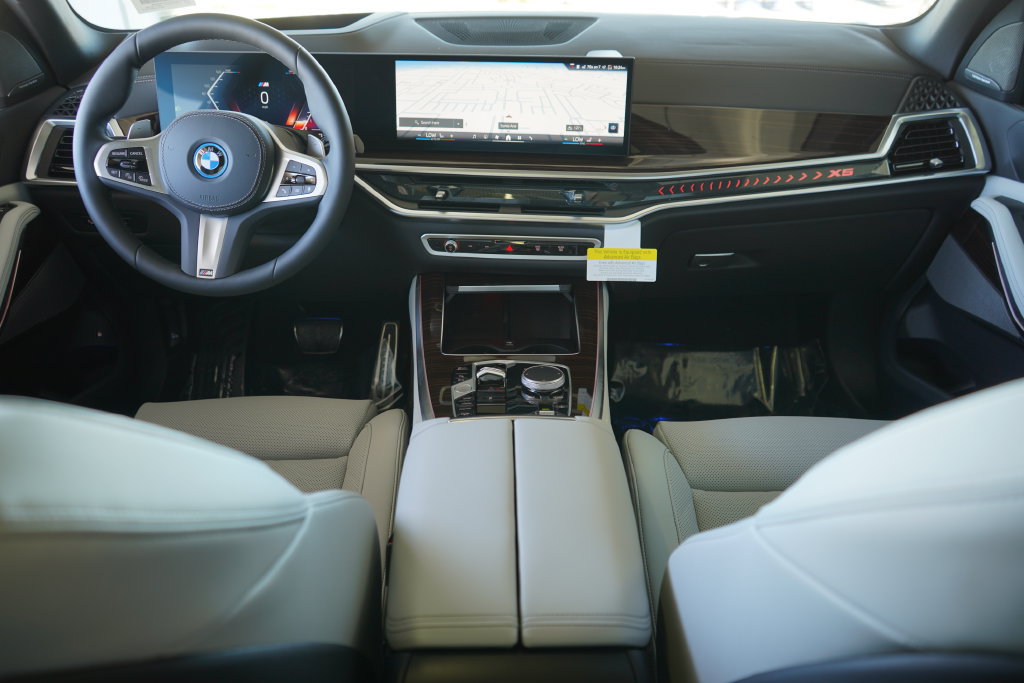 Used 2026 BMW X5 xDrive50e w/ M Sport Package AWD/4WD image 15
