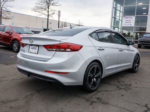 Used 2017 Hyundai Elantra SE image 12