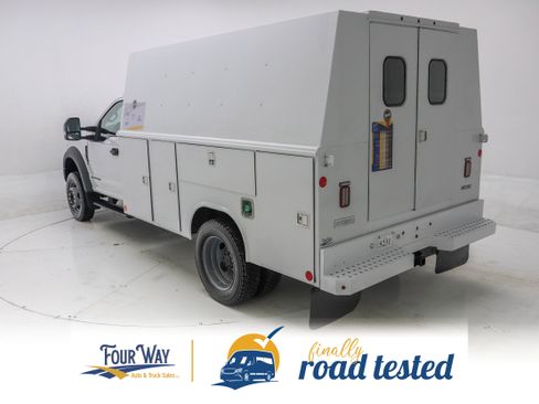 Used 2017 Ford F550 2WD Regular Cab Super Duty image 5