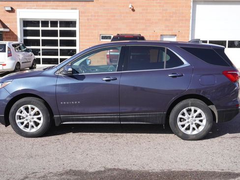 Used 2019 Chevrolet Equinox LT image 2
