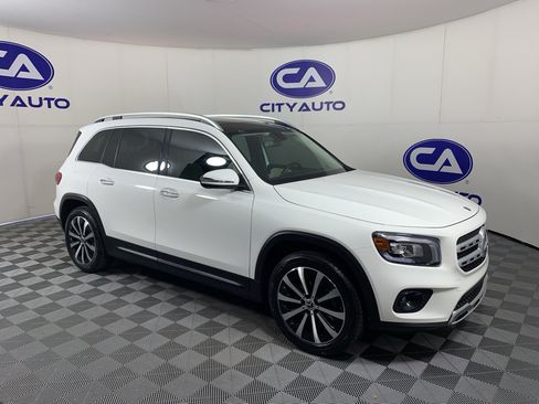 Used 2022 Mercedes-Benz GLB 250 4MATIC w/ Premium Package Lite image 1