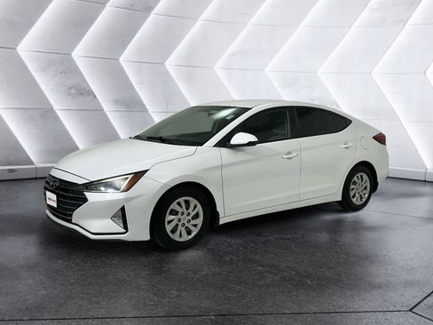 Used 2019 Hyundai Elantra SE image 3