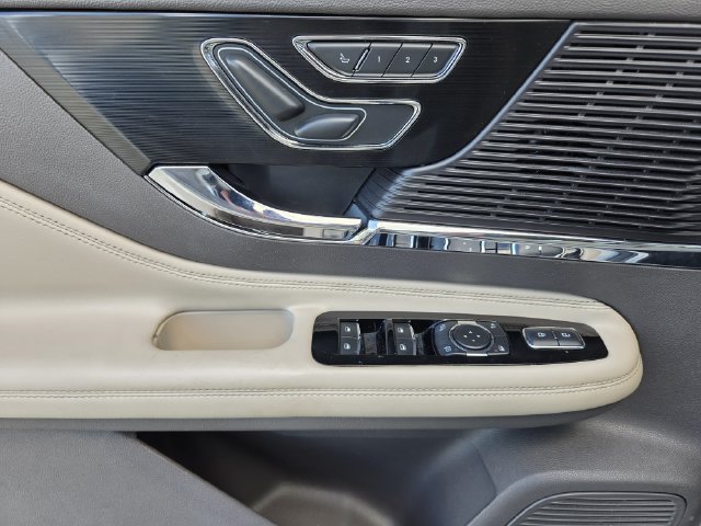 Used 2022 Lincoln Corsair FWD w/ Premium Package image 26