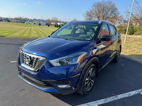 Used 2019 Nissan Kicks SR image 2