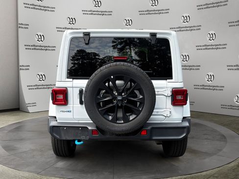 Used 2024 Jeep Wrangler Unlimited Sahara AWD/4WD image 4