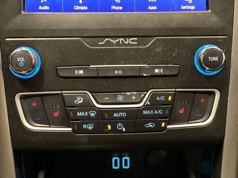 Used 2020 Ford Fusion SE image 21
