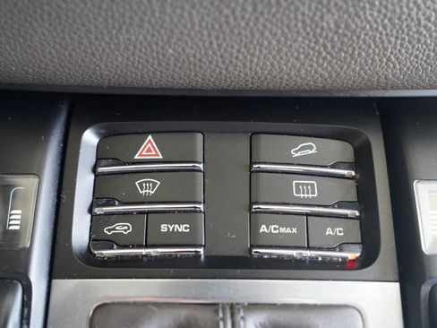 Used 2018 Porsche Macan AWD/4WD image 24