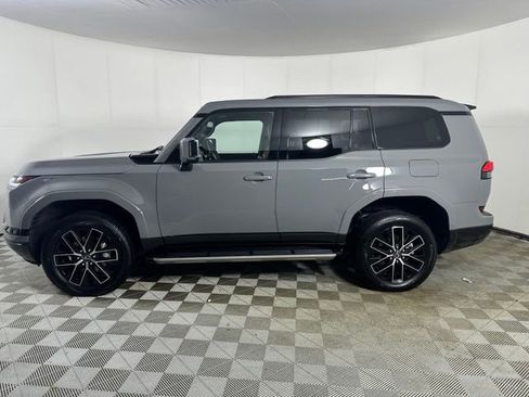 Used 2025 Lexus GX 550 w/ Accessory Package (2T) AWD/4WD image 4