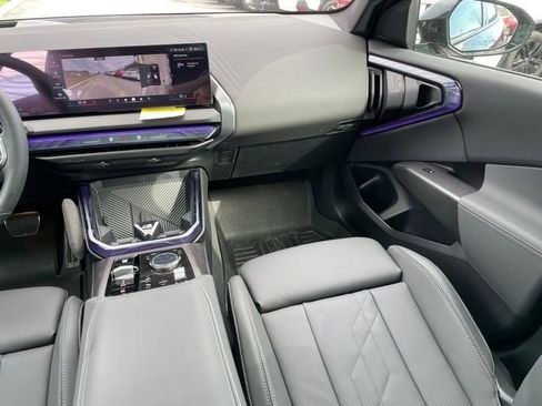 Used 2025 BMW X3 xDrive30i w/ Premium Package image 11