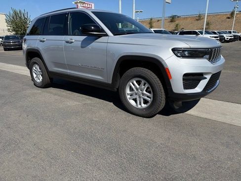 New 2025 Jeep Grand Cherokee Laredo image 8
