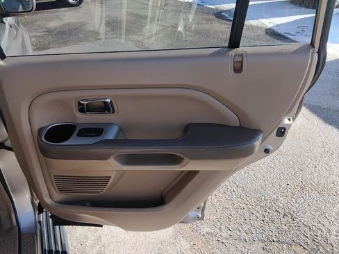 Used 2004 Honda Pilot EX image 16