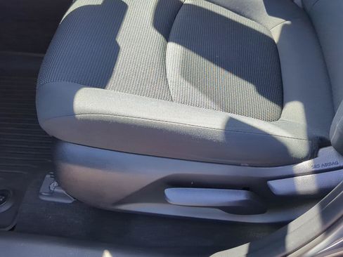 Used 2021 Toyota RAV4 LE AWD/4WD image 12